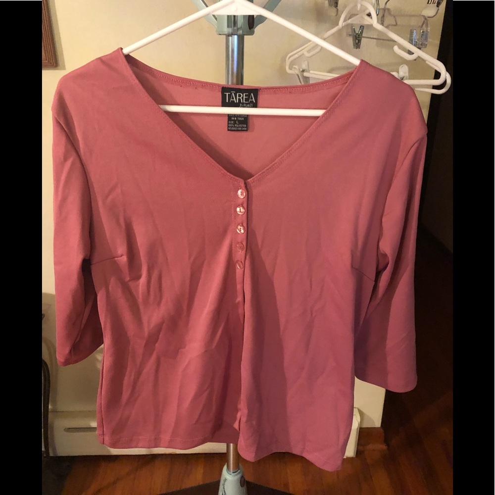 Tarea split front, 3/4 length sleeves top